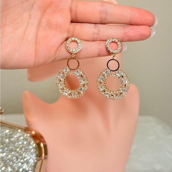 ⚜️ Elegant Gold Circle Drop Earrings - Picture 7 of 7